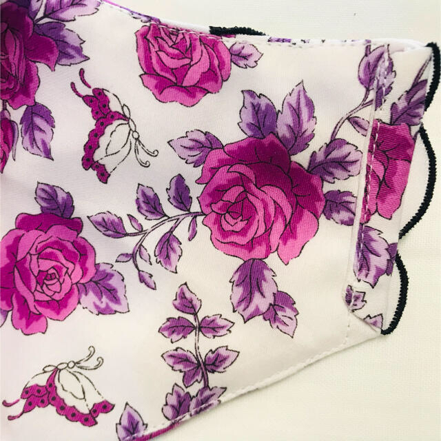 sale❣️ANNA SUI ⌘ 蝶の刺繍のマスクカバー ⌘ リボンとチャーム付 ハンドメイドのファッション小物(その他)の商品写真