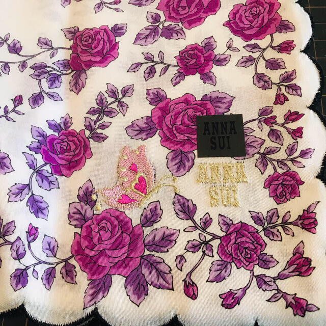 sale❣️ANNA SUI ⌘ 蝶の刺繍のマスクカバー ⌘ リボンとチャーム付 ハンドメイドのファッション小物(その他)の商品写真