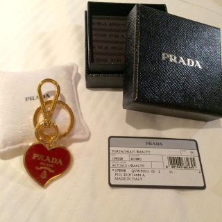 PRADA - 正規品 プラダ キーリング ハート型 メタルの通販 by sk's ...