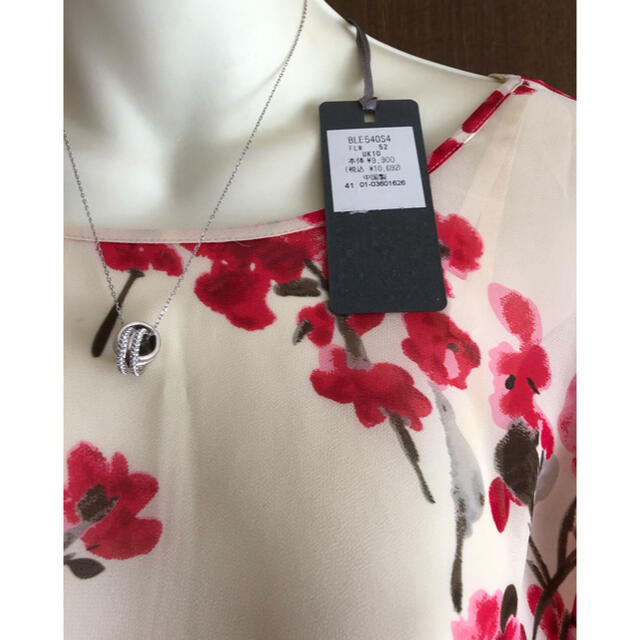 LAURA ASHLEY(ローラアシュレイ)のLAURA ASHLEYのアシンメトリーブラウス(未使用品) レディースのトップス(シャツ/ブラウス(長袖/七分))の商品写真