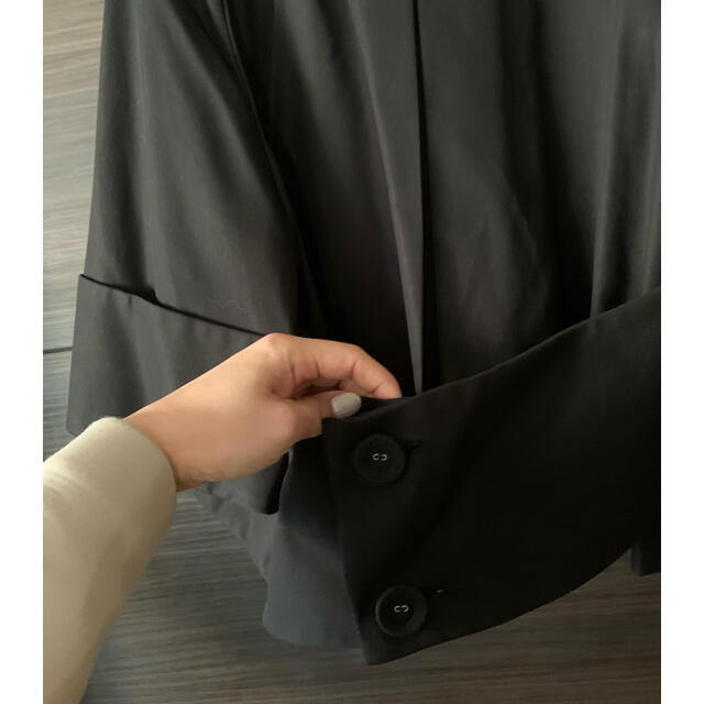 ADORE(アドーア)の美品　ADORE お洒落な黒アウター　38  レディースのジャケット/アウター(ノーカラージャケット)の商品写真