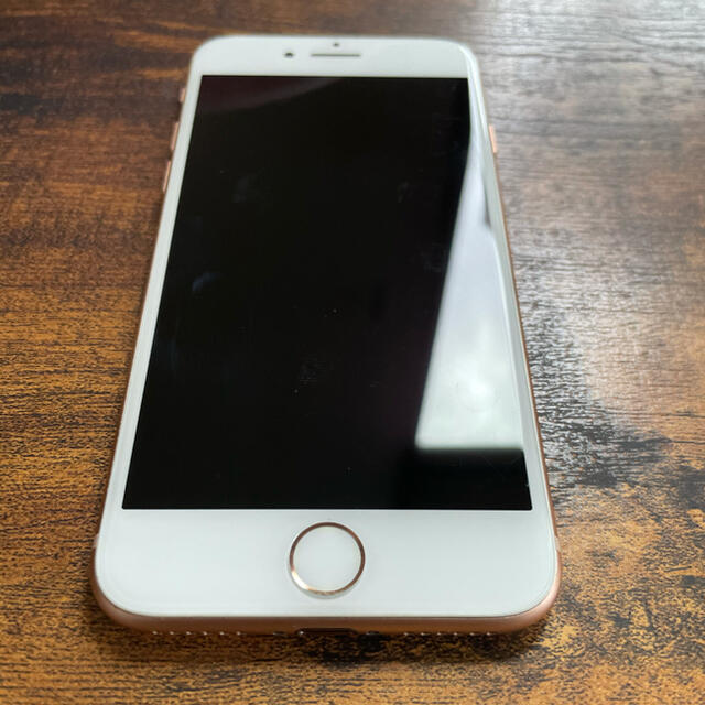 Apple(アップル)のiPhone 8 Gold 64 GB SIMフリー スマホ/家電/カメラのスマートフォン/携帯電話(スマートフォン本体)の商品写真