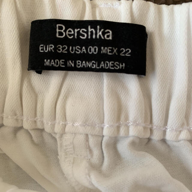 Bershka(ベルシュカ)のベルシュカ レディースカーゴパンツ レディースのパンツ(カジュアルパンツ)の商品写真