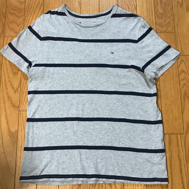 TOMMY HILFIGER(トミーヒルフィガー)のトミーヒルフィガー　Tシャツ　グレー メンズのトップス(Tシャツ/カットソー(半袖/袖なし))の商品写真