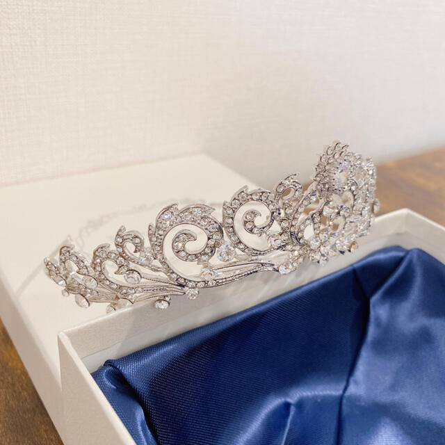 【美品】 LoveTiara ラブティアラエレガントスワールティアラ レディースのヘアアクセサリー(その他)の商品写真