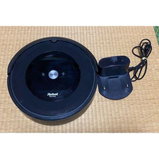 アイロボット(iRobot)のルンバe5(掃除機)