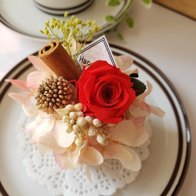 ❤️sale❤️お花でできたミニカップケーキ(レッド) ハンドメイドのフラワー/ガーデン(プリザーブドフラワー)の商品写真