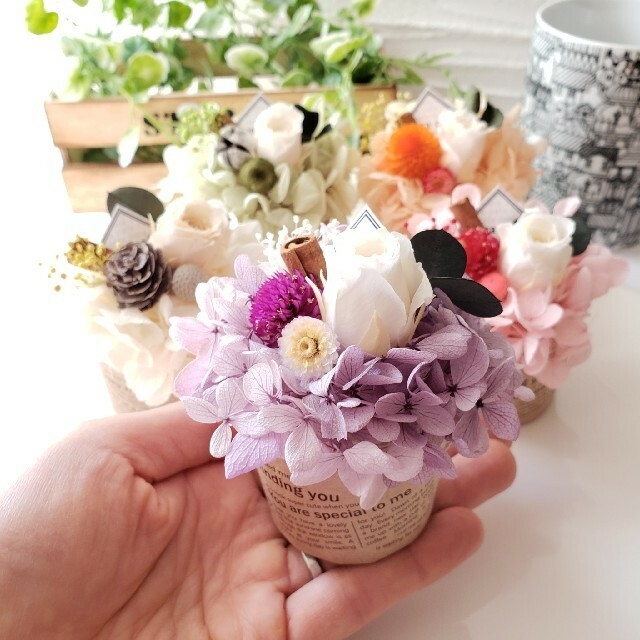 ❤️sale❤️お花でできたミニカップケーキ(レッド) ハンドメイドのフラワー/ガーデン(プリザーブドフラワー)の商品写真