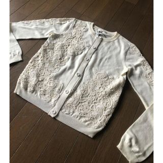 アリスアンドオリビア(Alice+Olivia)のトマト様専用　美品　alice+olivia お花のレース付きカーディガン(カーディガン)