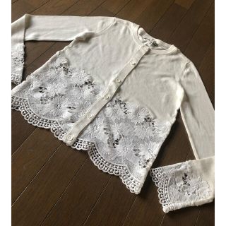 アリスアンドオリビア(Alice+Olivia)の美品　alice+olivia お花のレース付きカーディガン(カーディガン)