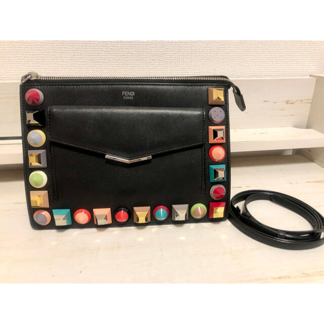 FENDI マルチスタッズ ショルダーバック クランチバック