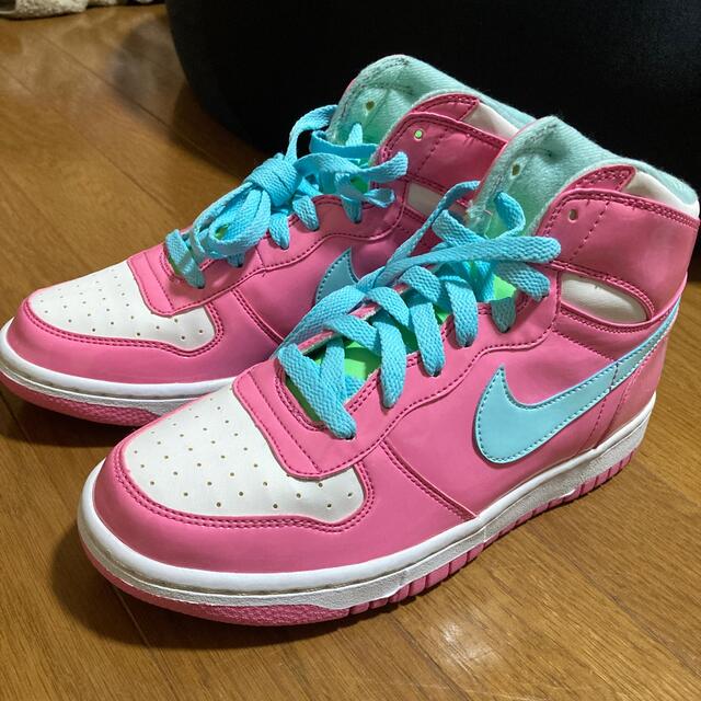 NIKE ハイカットスニーカー　ピンク