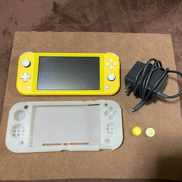 任天堂(ニンテンドウ)の最終！！ スイッチライト 本体 ケース ボタン フィルム付 エンタメ/ホビーのゲームソフト/ゲーム機本体(携帯用ゲーム機本体)の商品写真