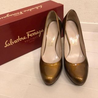 サルヴァトーレフェラガモ(Salvatore Ferragamo)のフェラガモ パンプス ラメ 茶 ブラウン ゴールド(ハイヒール/パンプス)