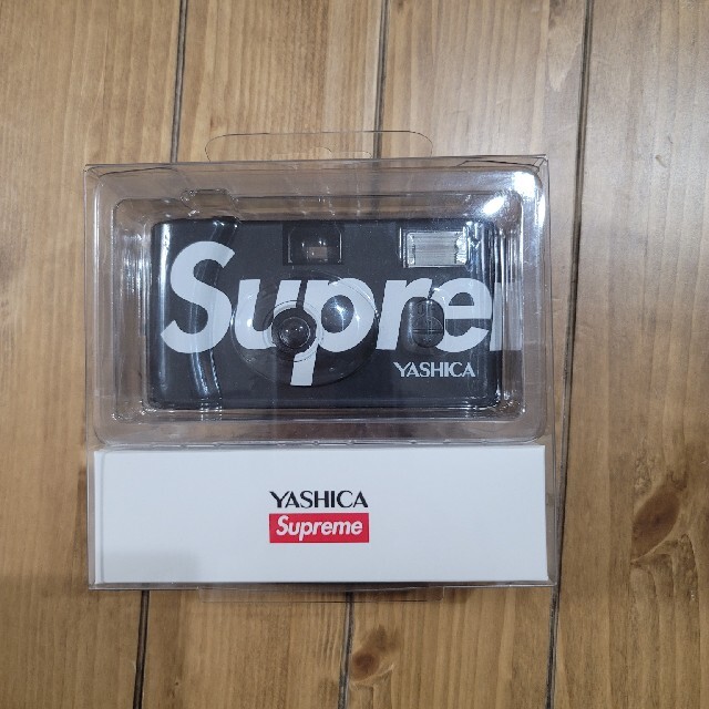 Supreme(シュプリーム)のSupreme YASHICA カメラ　黒　未開封未使用 スマホ/家電/カメラのカメラ(フィルムカメラ)の商品写真