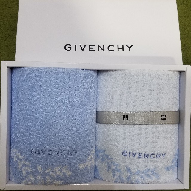 GIVENCHY(ジバンシィ)のGIVENCHYタオルチーフ　箱入り二枚入り レディースのファッション小物(ハンカチ)の商品写真