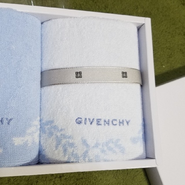 GIVENCHY(ジバンシィ)のGIVENCHYタオルチーフ　箱入り二枚入り レディースのファッション小物(ハンカチ)の商品写真