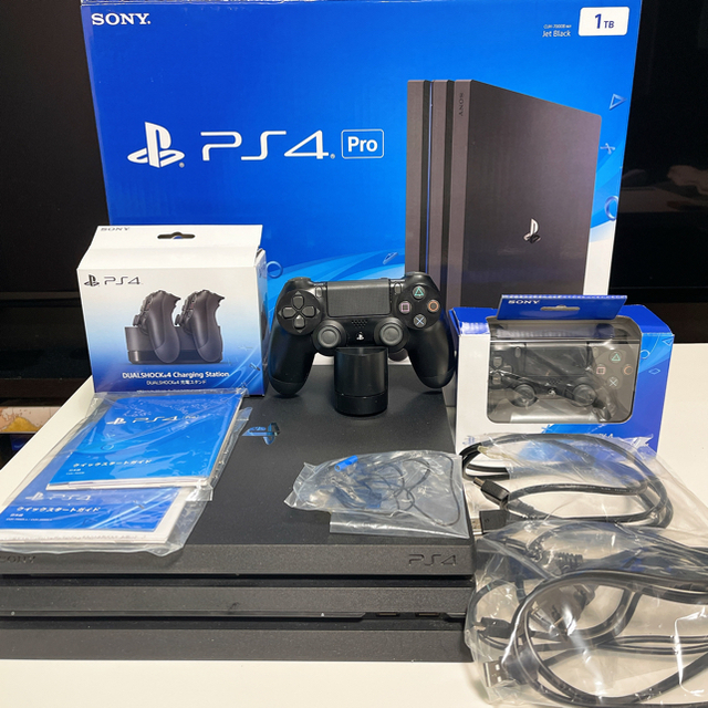 PlayStation4(プレイステーション4)の中古　PlayStation4 Pro 本体  1TB エンタメ/ホビーのゲームソフト/ゲーム機本体(家庭用ゲーム機本体)の商品写真