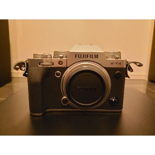 富士フイルム(フジフイルム)のFUJIFILM X-T4 ボディ Viltrox AF 23mm F1.4 スマホ/家電/カメラのカメラ(ミラーレス一眼)の商品写真