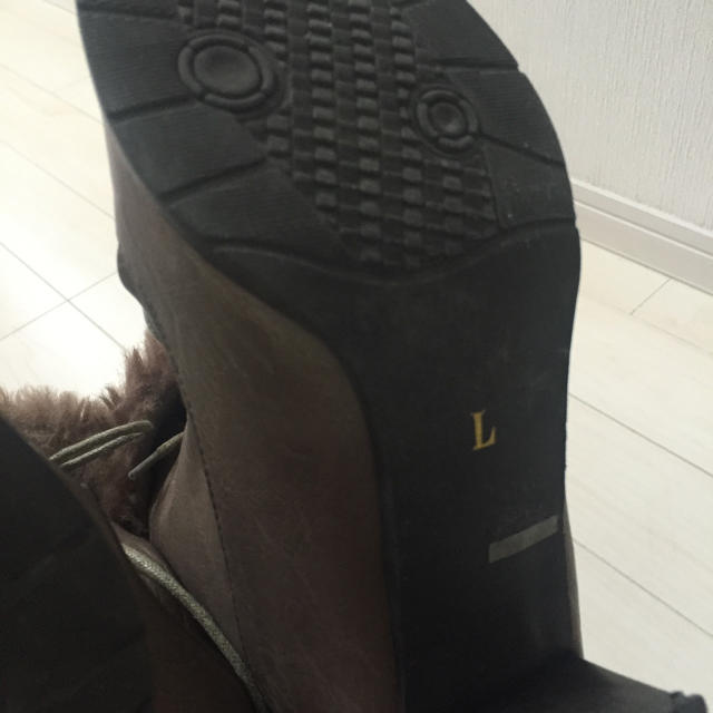 Right-on(ライトオン)の週末処分❗️ダスティーベージュブラウン ファーブーツ レディースの靴/シューズ(ブーツ)の商品写真