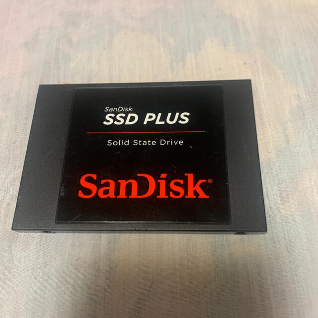 SanDisk(サンディスク)のSanDisk ULTRA SSD　240GB 中古品 スマホ/家電/カメラのPC/タブレット(PCパーツ)の商品写真