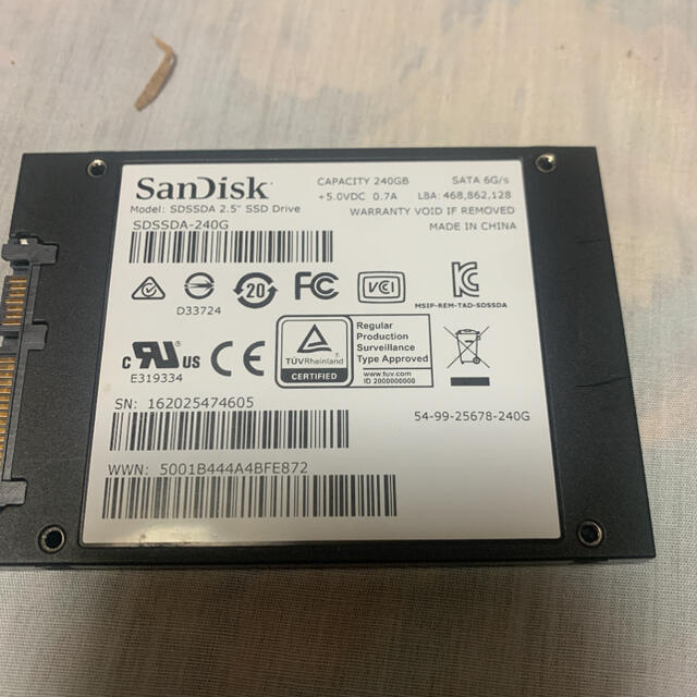 SanDisk(サンディスク)のSanDisk ULTRA SSD　240GB 中古品 スマホ/家電/カメラのPC/タブレット(PCパーツ)の商品写真