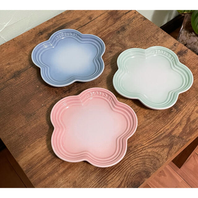 LE CREUSET(ルクルーゼ)のル・クルーゼ　フラワープレート14センチ　3枚セット インテリア/住まい/日用品のキッチン/食器(食器)の商品写真