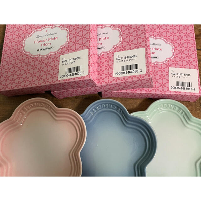 LE CREUSET(ルクルーゼ)のル・クルーゼ　フラワープレート14センチ　3枚セット インテリア/住まい/日用品のキッチン/食器(食器)の商品写真