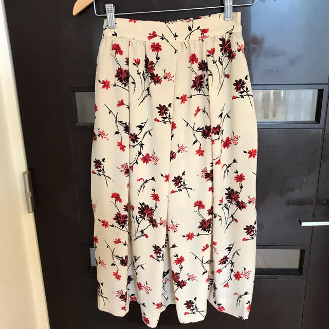 STUDIOUS(ステュディオス)の新品⭐︎CLANE”ANTIQUE FLOWER VOLUME SKIRT” レディースのスカート(ロングスカート)の商品写真