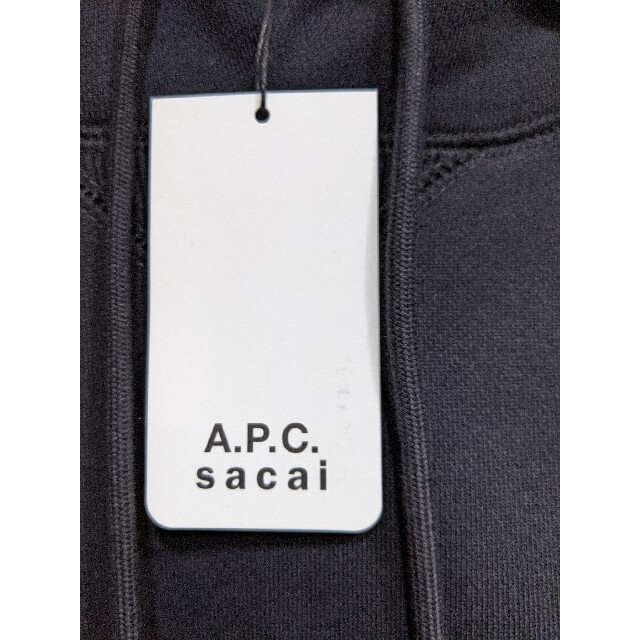 sacai(サカイ)の【XL】【新品タグ付】sacai × A.P.Cパーカー新品タグ付 メンズのトップス(パーカー)の商品写真