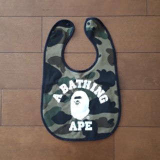 アベイシングエイプ(A BATHING APE)のABATHINGAPE カモフラ柄　スタイ(ベビースタイ/よだれかけ)