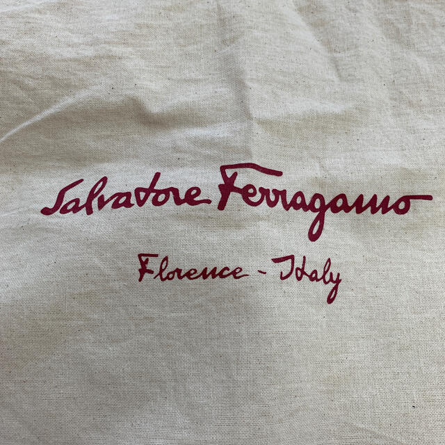 Ferragamo(フェラガモ)の【めろんいちご様専用】包装バック　ラッピングバック　フェラガモ レディースのバッグ(ショップ袋)の商品写真