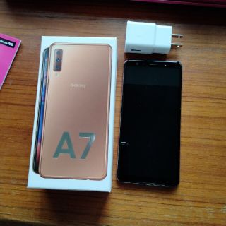 ギャラクシー(Galaxy)のRakuten Galaxy A7 ☆ゴールド(スマートフォン本体)