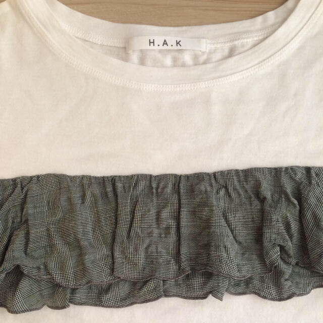 H.A.K(ハク)のH.A.K   フリルＴシャツ レディースのトップス(Tシャツ(半袖/袖なし))の商品写真