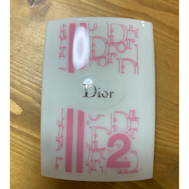 Dior(ディオール)のDior ファンデーションケース コンパクト コスメ/美容のメイク道具/ケアグッズ(ボトル・ケース・携帯小物)の商品写真