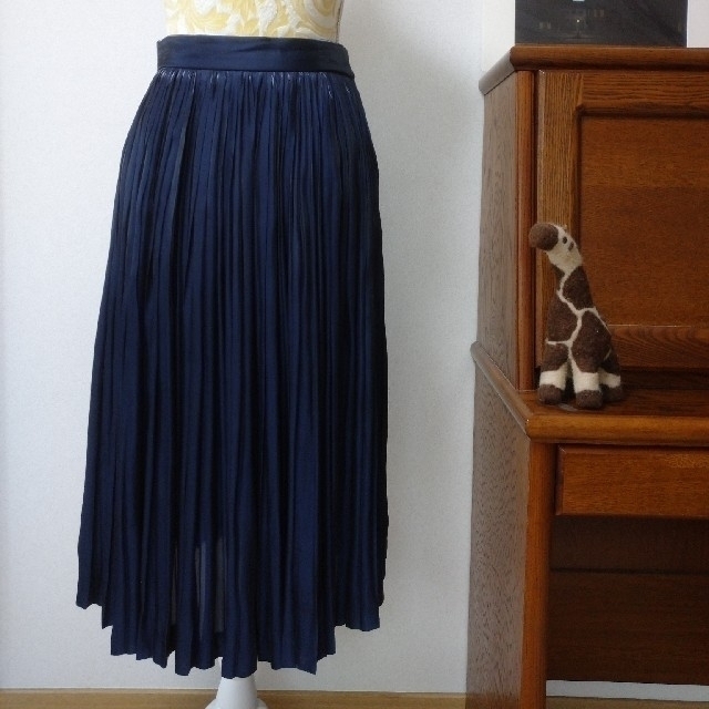 LE CIEL BLEU(ルシェルブルー)のルシェルブルー   リステア  プリーツスカート 36  紺色 レディースのスカート(ロングスカート)の商品写真