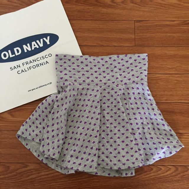 Old Navy(オールドネイビー)のOLDNAVYハート柄フレアスカート95cm3T キッズ/ベビー/マタニティのキッズ服女の子用(90cm~)(スカート)の商品写真