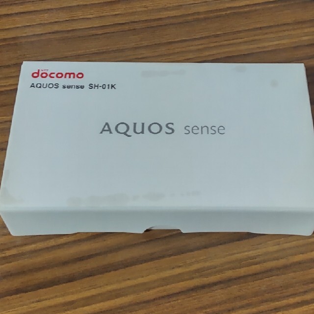 AQUOS(アクオス)のdocomo AQUOS sense SH-01K シャンパンゴールド  スマホ/家電/カメラのスマートフォン/携帯電話(スマートフォン本体)の商品写真