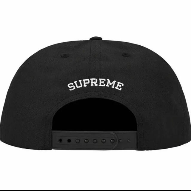 Supreme(シュプリーム)のSupreme KAWS Chalk Logo 5-Panel Black メンズの帽子(キャップ)の商品写真