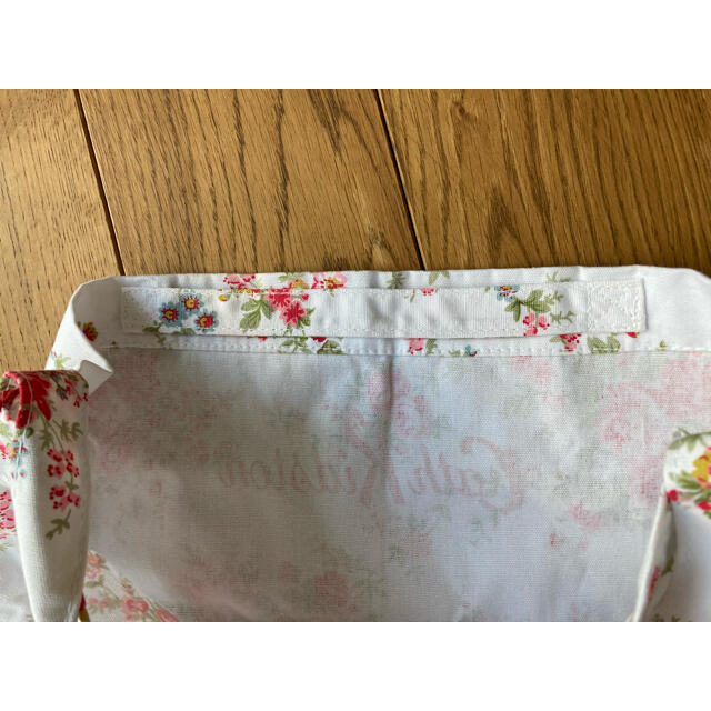 Cath Kidston(キャスキッドソン)のCathKidstonキャスキッドソン ムック本付録 花柄トートショルダーバッグ レディースのバッグ(ショルダーバッグ)の商品写真