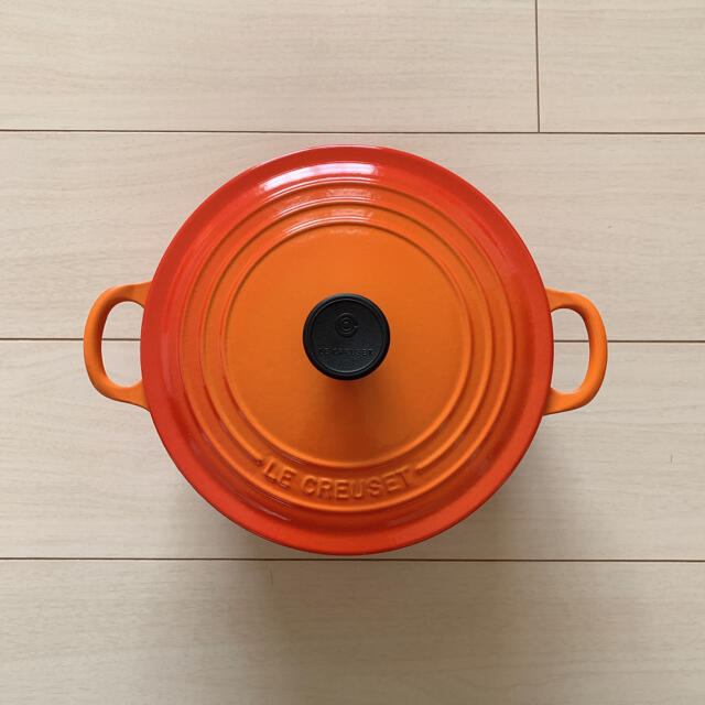 LE CREUSET(ルクルーゼ)の《値下げ》ル・クルーゼ　ココットロンド　22cm インテリア/住まい/日用品のキッチン/食器(鍋/フライパン)の商品写真