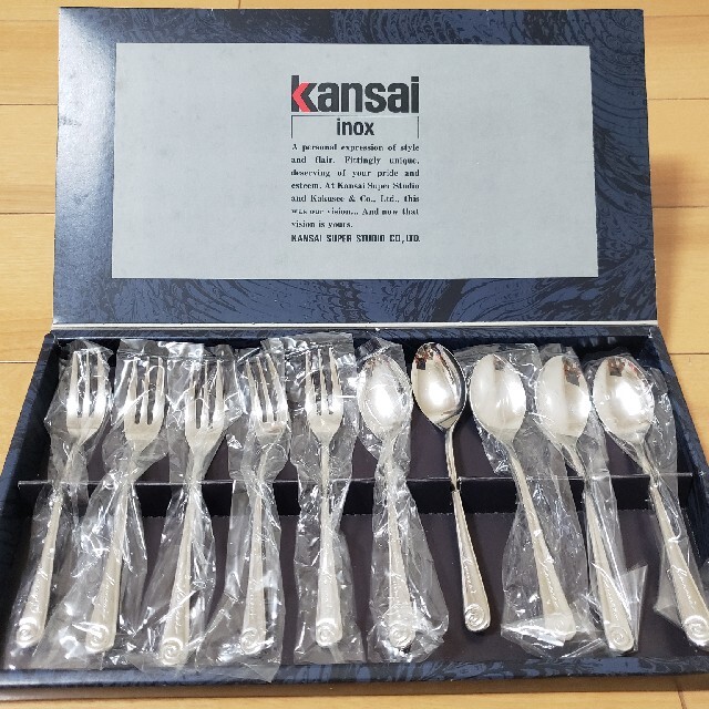 Kansai Yamamoto(カンサイヤマモト)の新品　KANSAI　コーヒースプーン&ヒラフォークセット　１０本 インテリア/住まい/日用品のキッチン/食器(カトラリー/箸)の商品写真