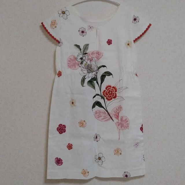 ZARA KIDS(ザラキッズ)の花柄ワンピース　ドレス キッズ/ベビー/マタニティのキッズ服女の子用(90cm~)(ワンピース)の商品写真