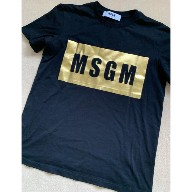 MSGM(エムエスジイエム)の未使用❤️MSGM ゴールドボックスロゴ　Tシャツ レディースのトップス(Tシャツ(半袖/袖なし))の商品写真