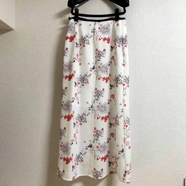 mame(マメ)のマメ クロゴウチ　Flower Printed Skirt レディースのスカート(ロングスカート)の商品写真