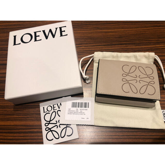 美品　LOEWE ロエベ  三つ折り 財布