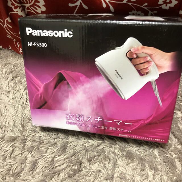 Panasonic(パナソニック)のPanasonic 衣類スチーマー ホワイト NI-FS300-W スマホ/家電/カメラの生活家電(アイロン)の商品写真