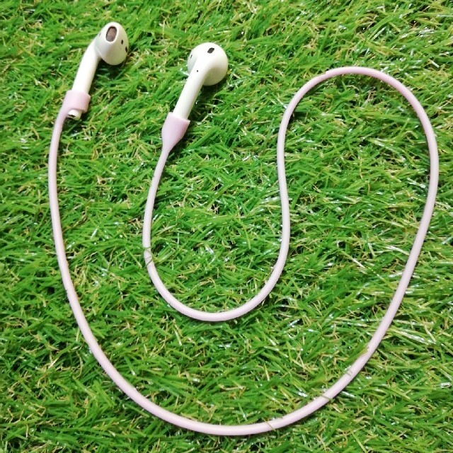 Apple(アップル)のAirPods イヤホン対応ストラップ(ライトパープル) スマホ/家電/カメラのオーディオ機器(ヘッドフォン/イヤフォン)の商品写真