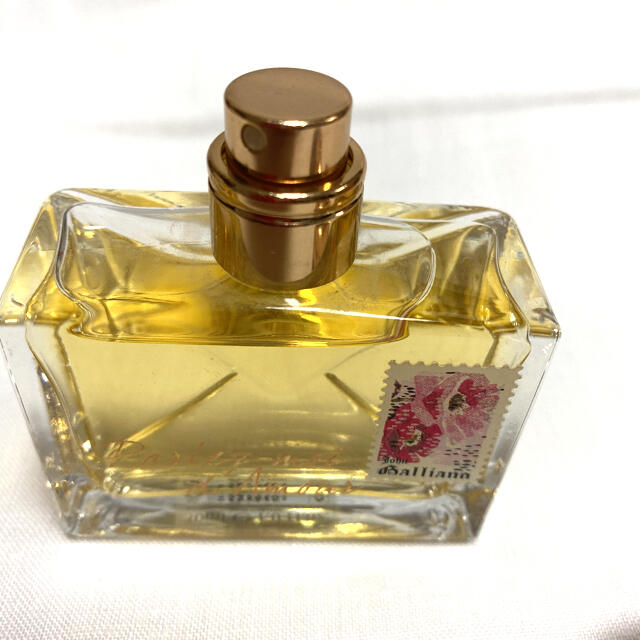 John Galliano(ジョンガリアーノ)のジョンガリアーノ パルレ・モア・ダムール　オーデパルファム　30ml コスメ/美容の香水(香水(女性用))の商品写真