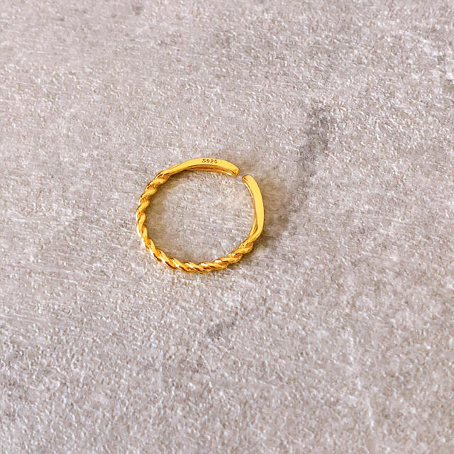 〈d78〉S925 シンプル ねじれリング ゴールド gold 指輪 人気 韓国 レディースのアクセサリー(リング(指輪))の商品写真